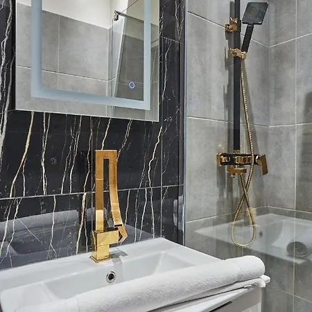 Tour Eiffel By Prestige Apartment